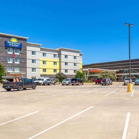 Days Inn & Suites By Wyndham Lubbock Medical Center Экстерьер фото