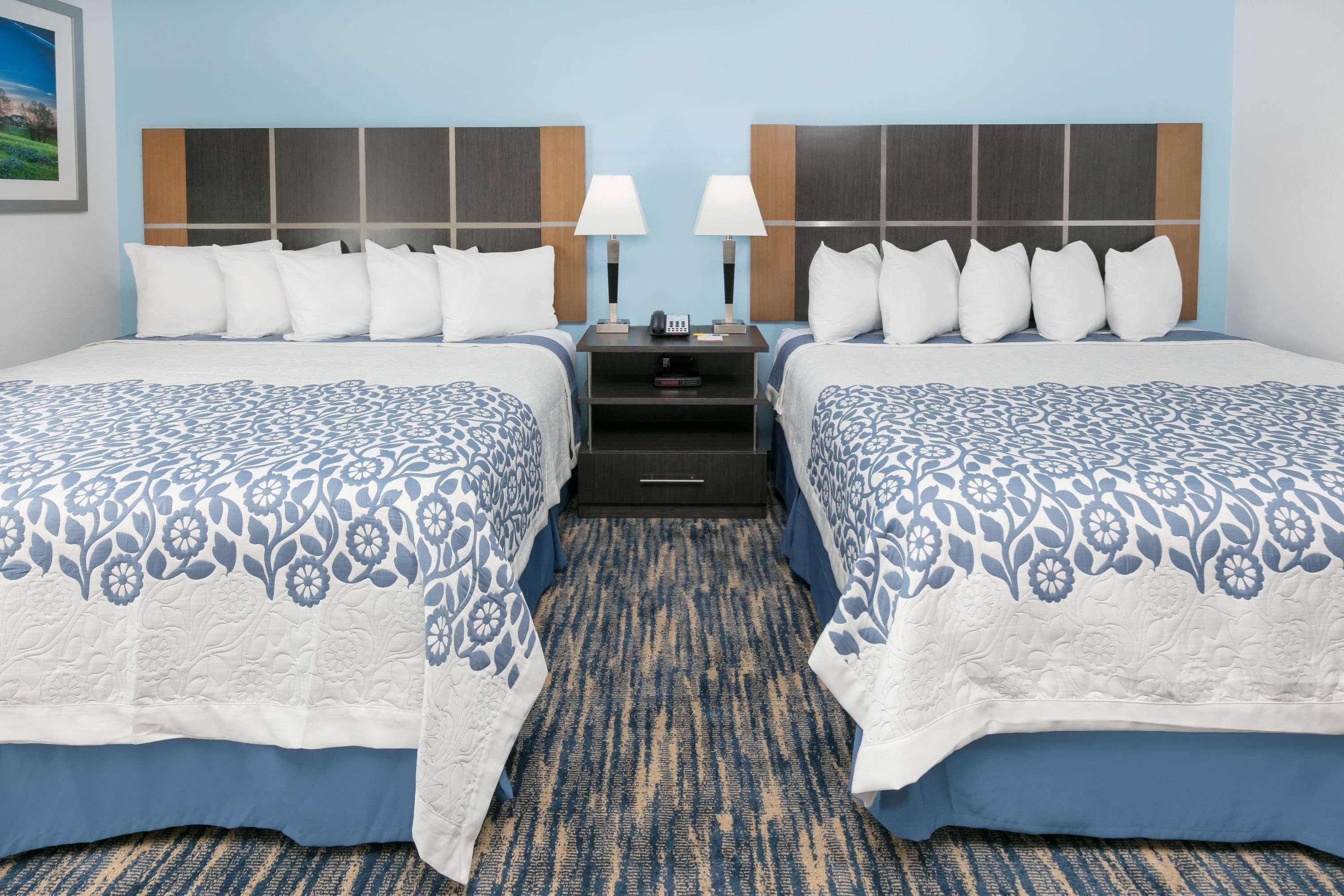 Days Inn & Suites By Wyndham Lubbock Medical Center Экстерьер фото