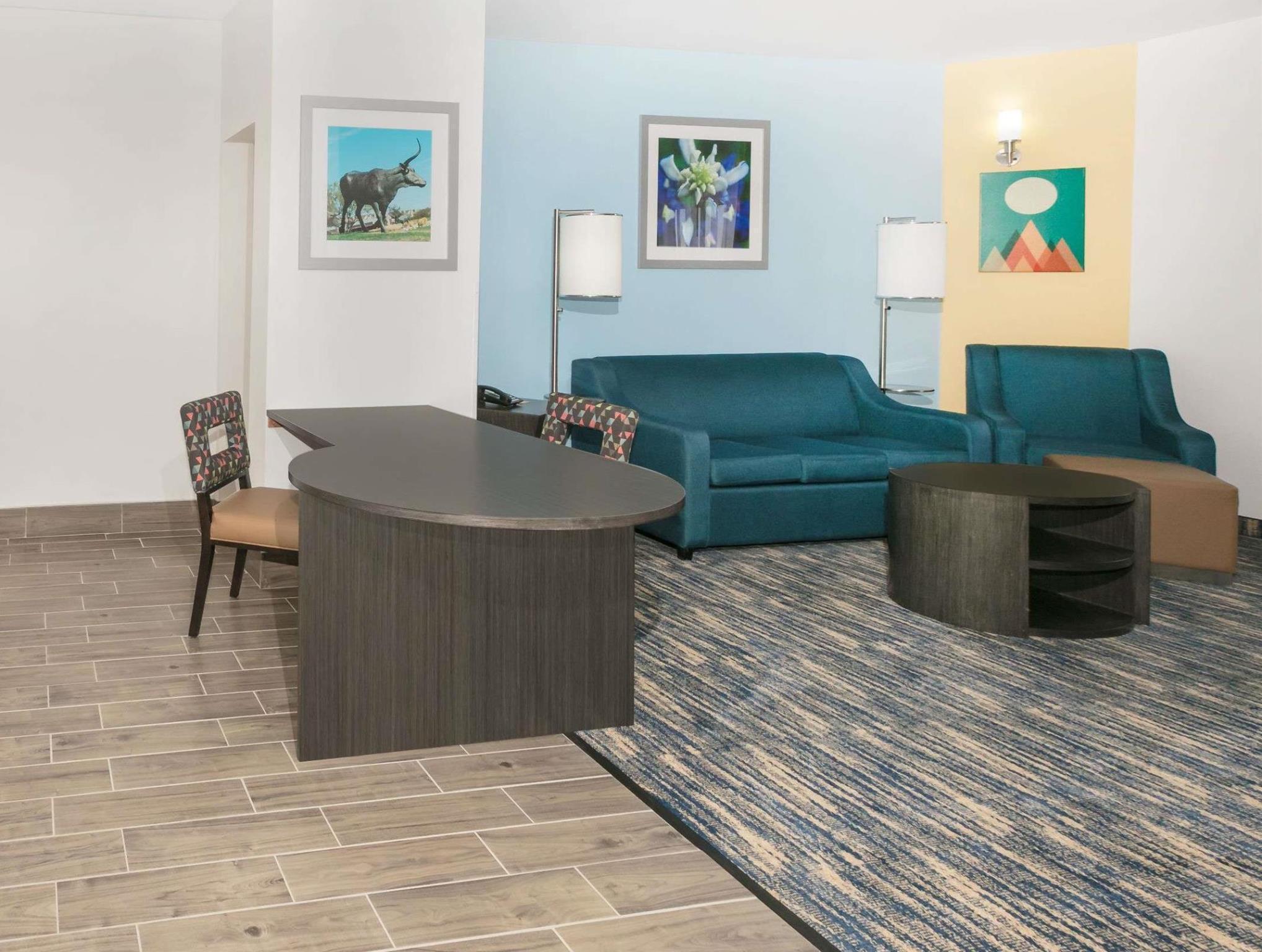 Days Inn & Suites By Wyndham Lubbock Medical Center Экстерьер фото