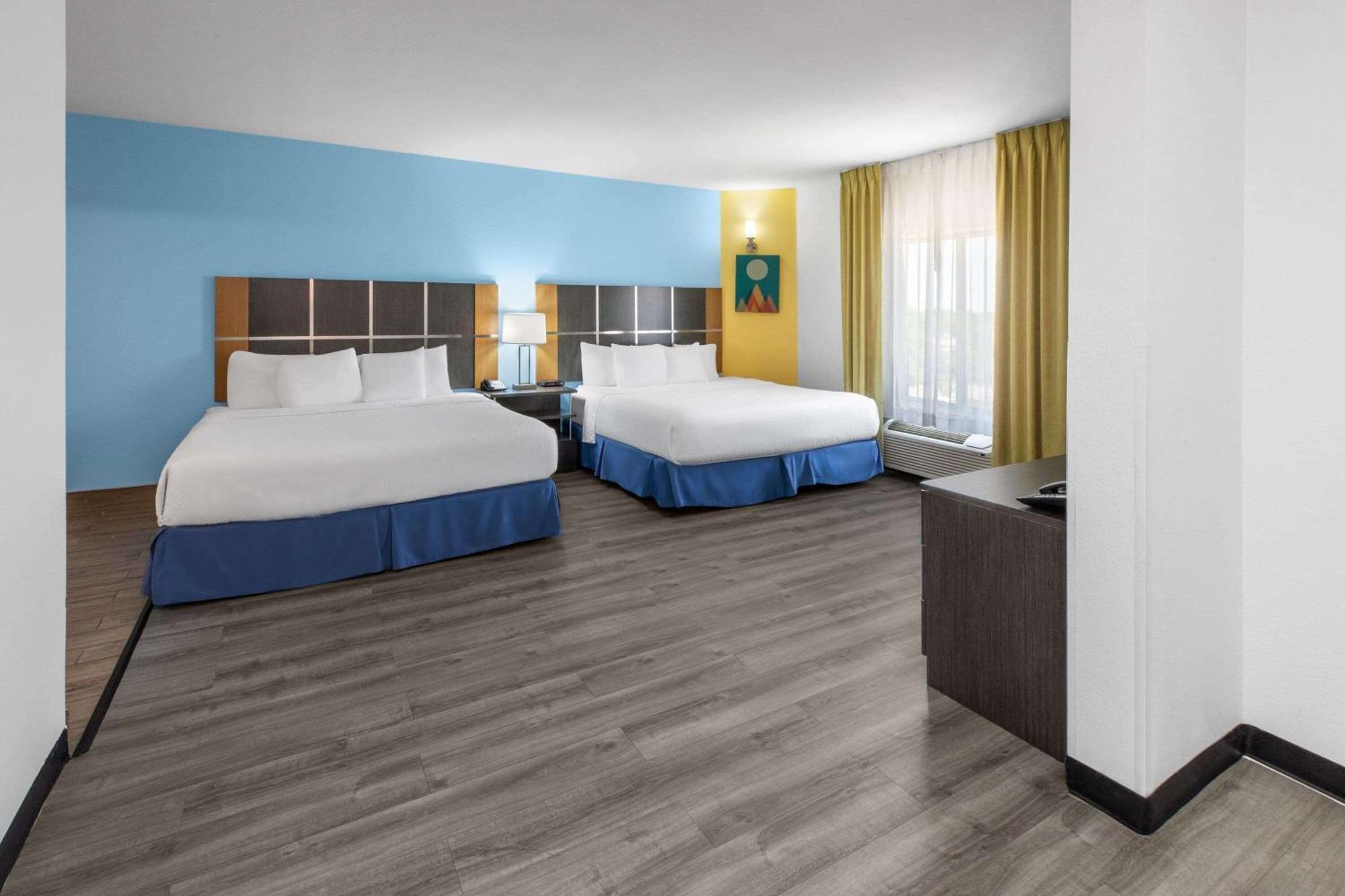 Days Inn & Suites By Wyndham Lubbock Medical Center Экстерьер фото