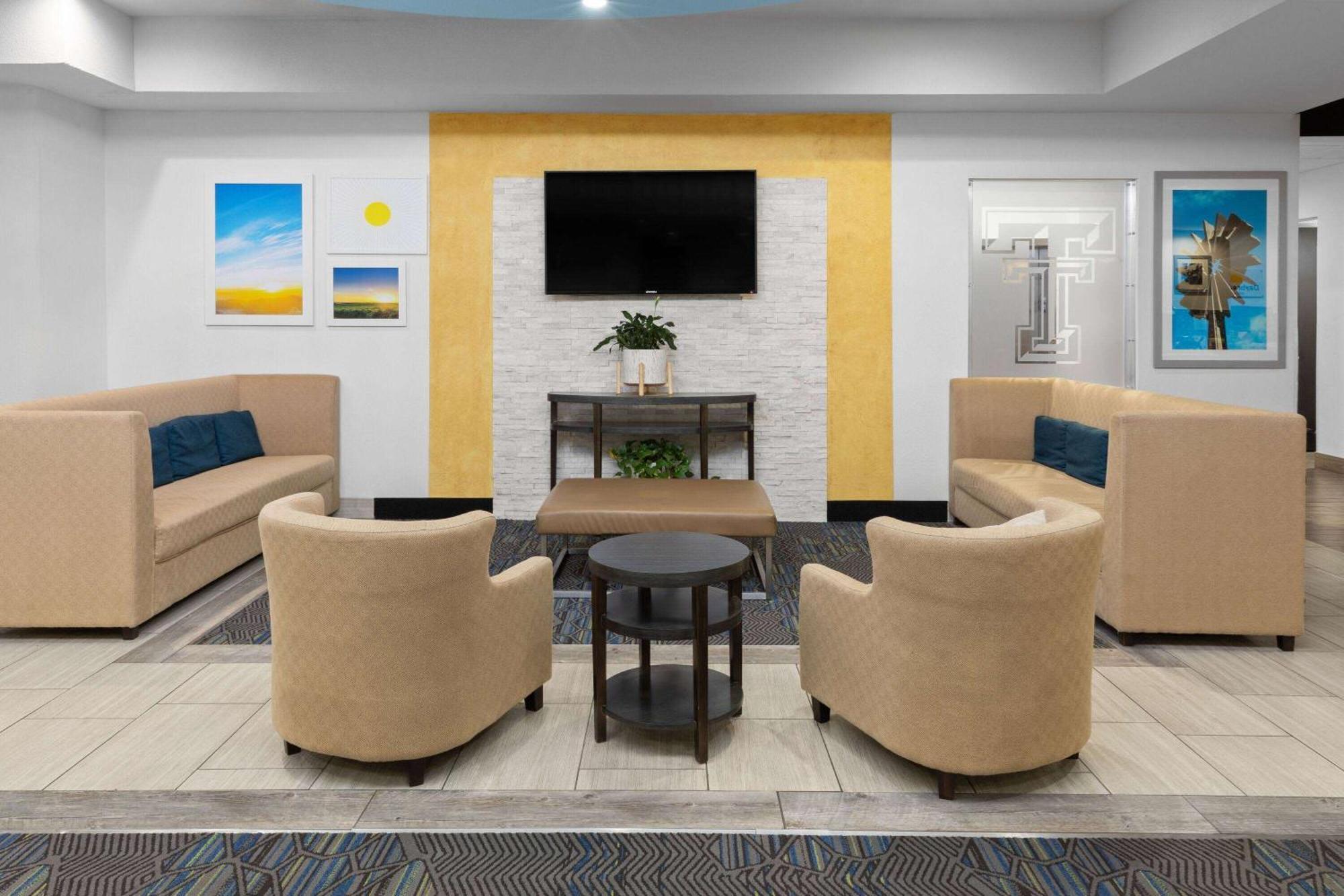 Days Inn & Suites By Wyndham Lubbock Medical Center Экстерьер фото