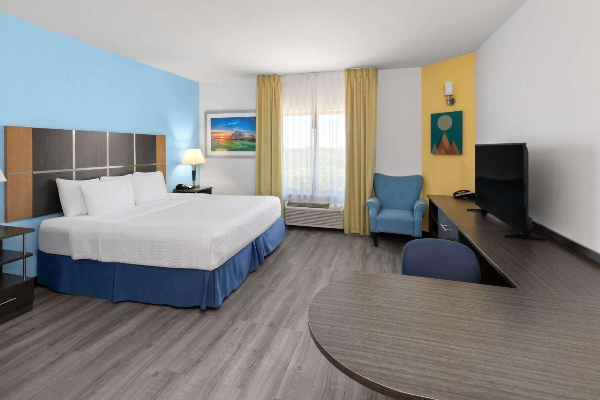 Days Inn & Suites By Wyndham Lubbock Medical Center Экстерьер фото