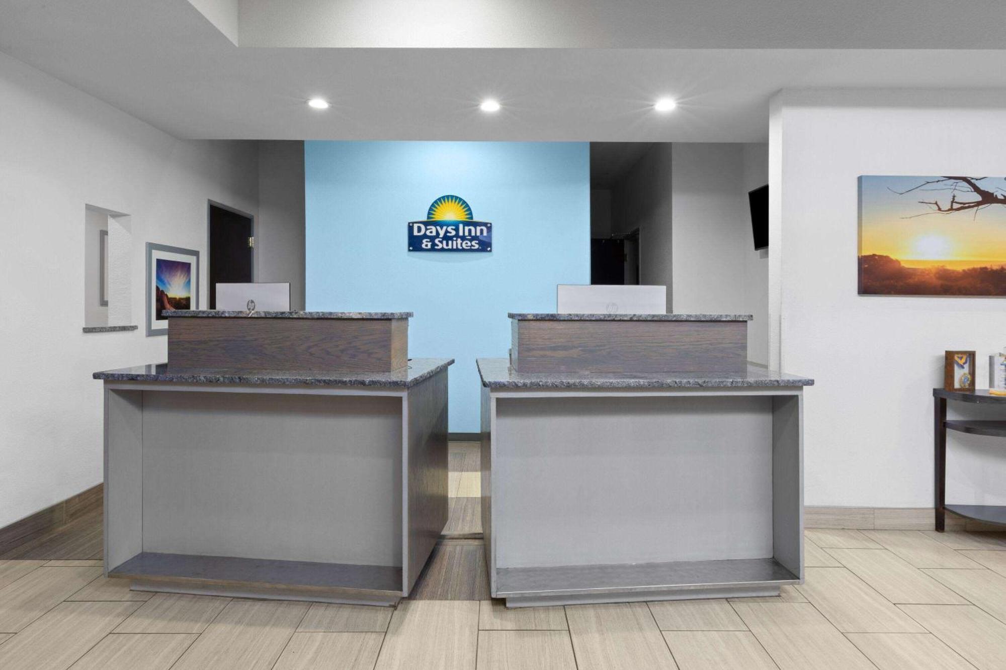 Days Inn & Suites By Wyndham Lubbock Medical Center Экстерьер фото