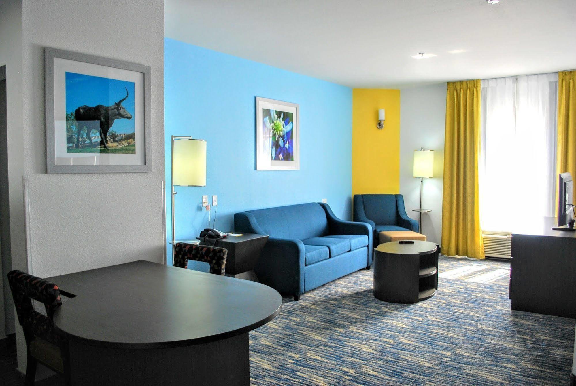 Days Inn & Suites By Wyndham Lubbock Medical Center Экстерьер фото