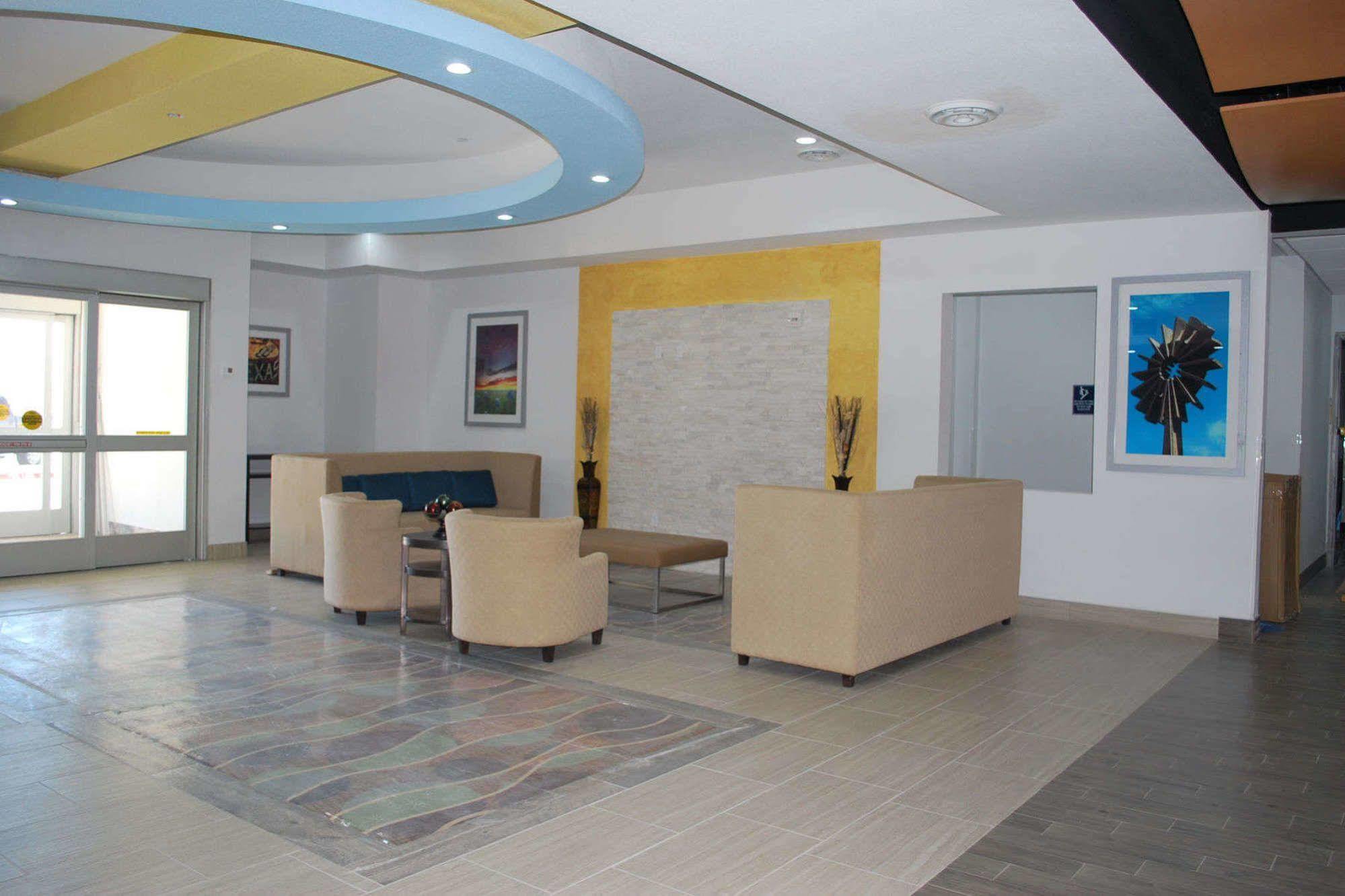 Days Inn & Suites By Wyndham Lubbock Medical Center Экстерьер фото
